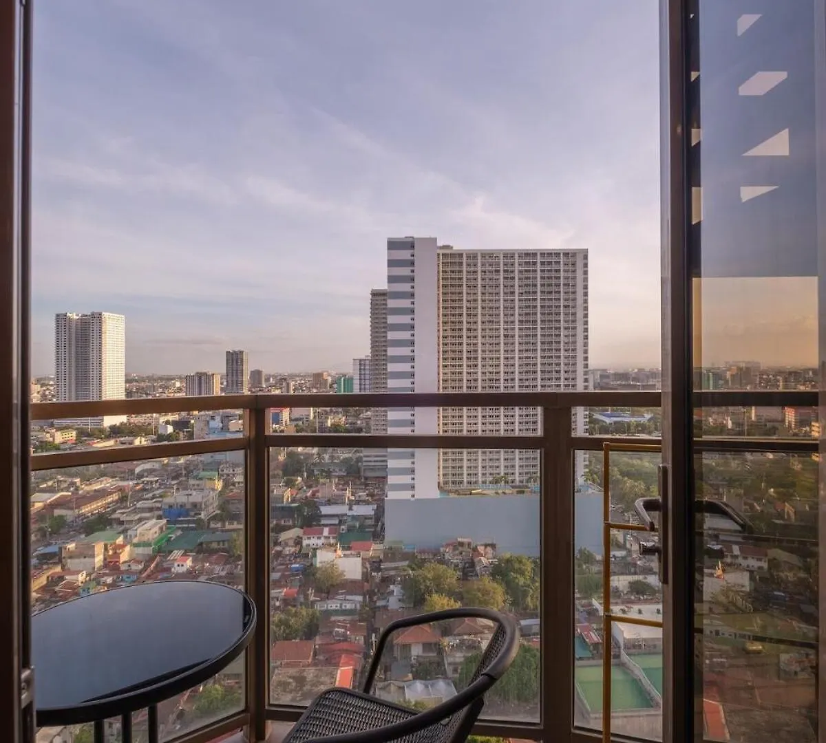 Ec Suites Modern 1Br Suite W Balcony In Pasay Манила